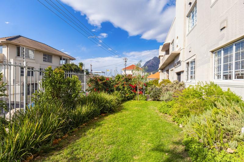 2 Bedroom Property for Sale in Tamboerskloof Western Cape